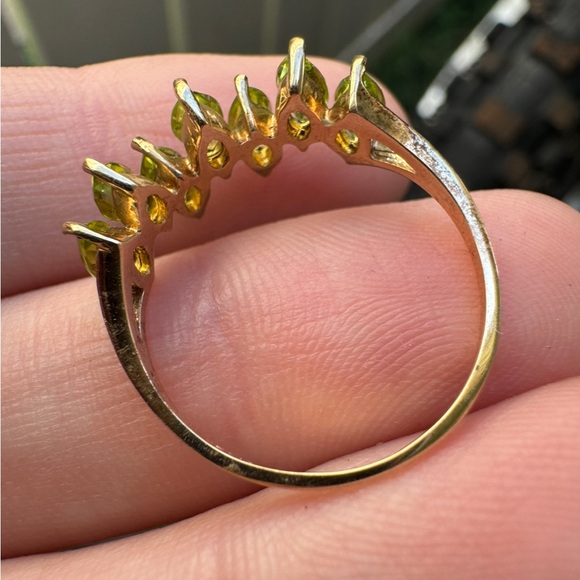 Vintage solid 10k yellow gold genuine clean peridot ring - Picture 9 of 14